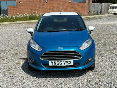 Używany Ford Fiesta Zetec 82 KM (60 kW) 2016 Niebieski Hatchback