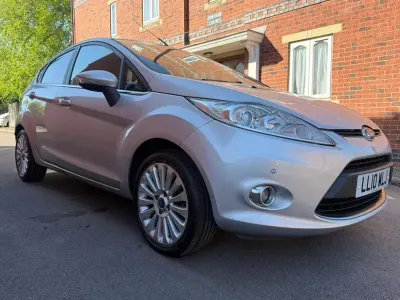 Usado Ford Fiesta Titanium 94 HP (69 kW) 2010