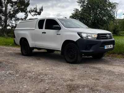Used Toyota HiLux Active 150 HP (110 kW) 2019 White Pickup