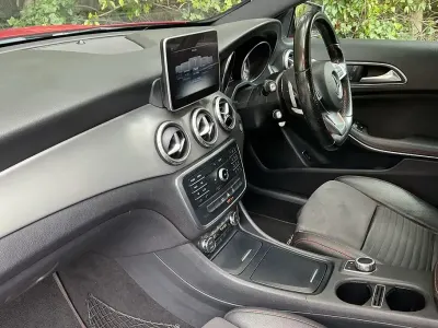 Begagnad Mercedes GLA200 AMG line 136 HK (100 kW) 2016 Röd SUV