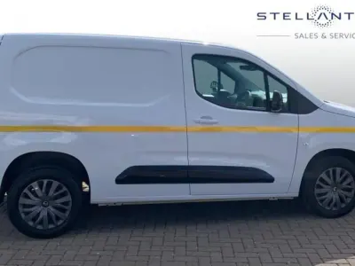 Gebraucht Citroën Berlingo 101 PS (74 kW) 2024 Weiß Van / Kleinbus