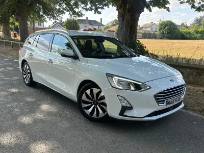 Used Ford Focus Zetec 125 HP (91 kW) 2018 White Estate