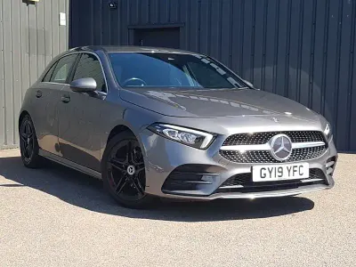 Usado Mercedes A200 AMG line 163 HP (119 kW) 2019 Cinzento Citadino