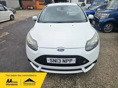 Used Ford Focus ST 250 HP (183 kW) 2013 White Hatchback
