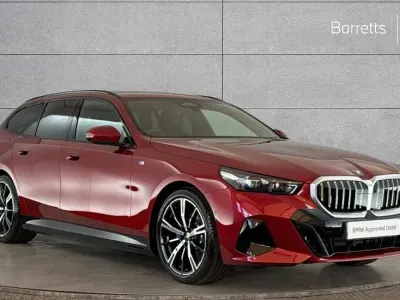 Begagnad BMW 530e M Sport 295 HK (216 kW) 2025 Röd Kombi