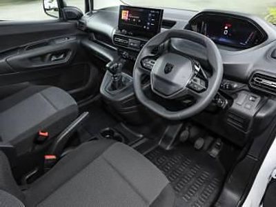 Second-hand Peugeot Partner 131 CP (96 kW) 2026 Alb Monovolum