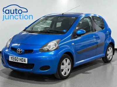 Gebraucht Toyota Aygo 68 PS (50 kW) 2010 Blau Kleinwagen