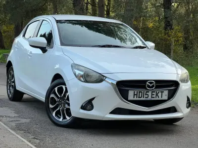 Używany Mazda 2 Edition 2015 Biały Hatchback