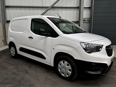 Used Vauxhall Combo 100 HP (73 kW) 2022 White MPV