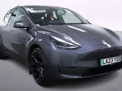 Begagnad Tesla Model Y Long Range AWD 378 kW (514 HK) 2023 Grå SUV