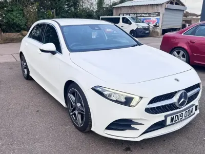 Begagnad Mercedes A180 AMG line 136 HK (100 kW) 2019 Vit Halvkombi