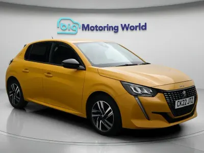 Used Peugeot 208 Allure Premium 102 HP (75 kW) 2022 Yellow Hatchback