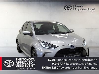 Used Toyota Yaris Hybrid Design 116 HP (85 kW) 2022 Silver Hatchback