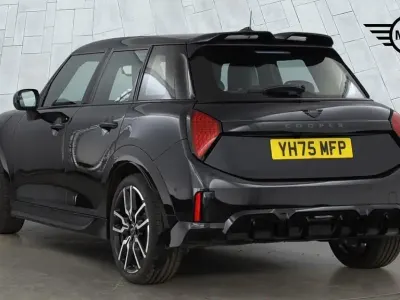 Begagnad Mini Cooper Level 1 2025 Svart Halvkombi