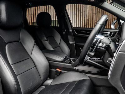 Used Porsche Cayenne 462 HP (339 kW) 2021 Silver SUV