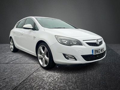 Used Vauxhall Astra SRi 115 HP (84 kW) 2012 White Hatchback