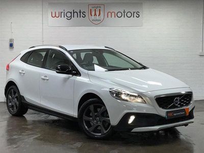 White Used 2015 Volvo V40 Hatchback | £11,495 (Fair price)