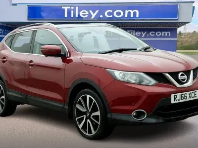 Second-hand Nissan Qashqai Tekna 163 CP (119 kW) 2017 Roșu SUV