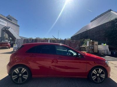 Used Mercedes A200 136 HP (100 kW) 2014 Red Hatchback