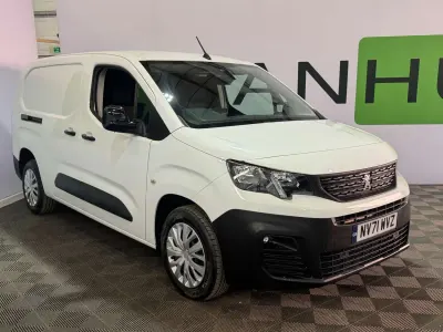 Usado Peugeot Partner Premium 131 HP (96 kW) 2022 Branco Monovolume