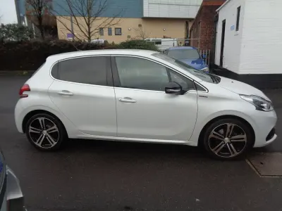 Used Peugeot 208 GT-line 110 HP (80 kW) 2015 White Hatchback