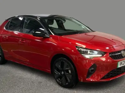 Begagnad Vauxhall Corsa-e Elite 100 kW (136 HK) 2021 Röd Halvkombi