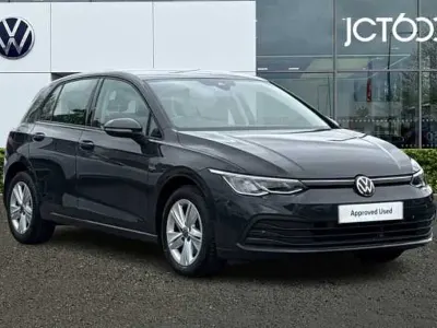 Second-hand VW Golf VIII Life 130 CP (95 kW) 2022 Gri Hatchback
