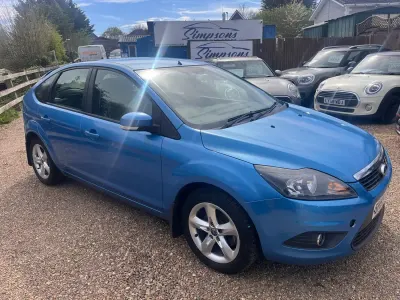 Begagnad Ford Focus Zetec 99 HK (72 kW) 2009 Blå Halvkombi