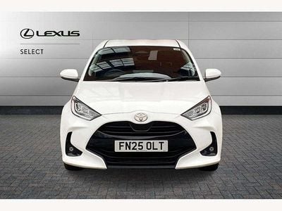 Used Toyota Yaris Hybrid Design 116 HP (85 kW) 2025 White Hatchback