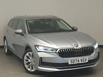 Usado Skoda Superb SE L 150 HP (110 kW) 2024 Prateado Carrinha