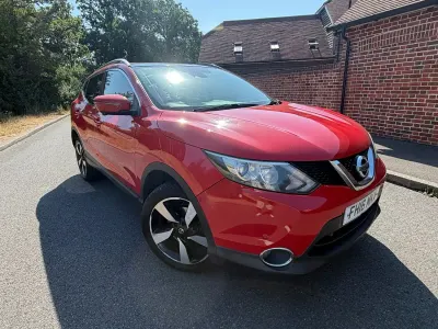 Used Nissan Qashqai N-Connecta 110 HP (80 kW) 2016 Red SUV