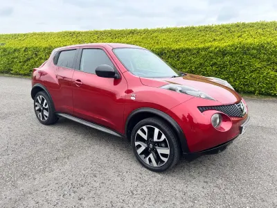 Usado Nissan Juke N-TEC 110 HP (80 kW) 2014 Vermelho SUV