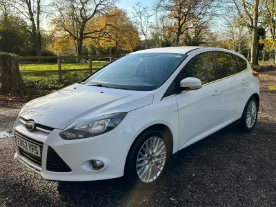 Used Ford Focus Zetec 125 HP (91 kW) 2012 White Hatchback