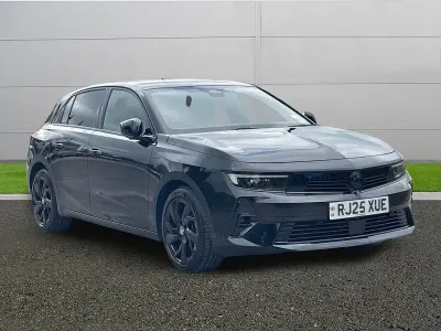 Second-hand Vauxhall Astra 130 CP (95 kW) 2025 Negru Hatchback