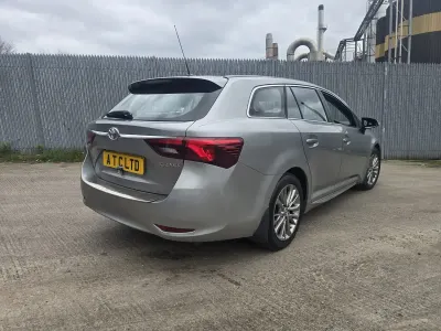 Used Toyota Avensis Business Edition 143 HP (105 kW) 2017 Grey Estate