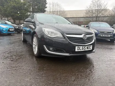 Begagnad Vauxhall Insignia Design Edition 140 HK (102 kW) 2015 Svart Halvkombi