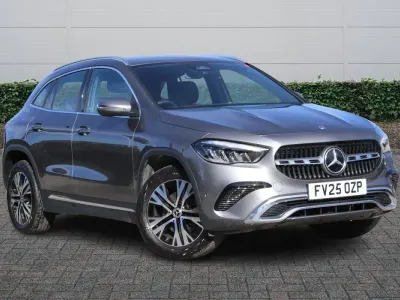 Usado Mercedes GLA200 Executive 163 HP (119 kW) 2025 Cinzento SUV