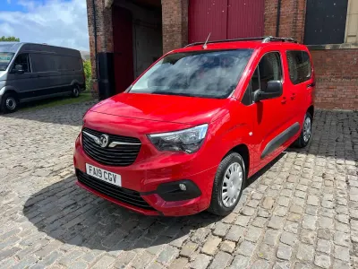 Used Vauxhall Combo Design Edition 130 HP (95 kW) 2019 Red MPV
