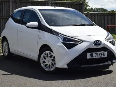 Used Toyota Aygo X-play 71 HP (52 kW) 2022 White Hatchback