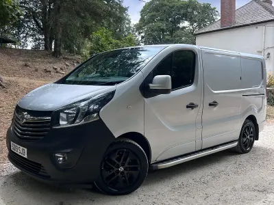 Used Vauxhall Vivaro Edition 145 HP (106 kW) 2019 Silver MPV