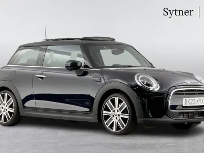 Usado Mini Cooper Exclusive 134 HP (98 kW) 2023 Preto Citadino