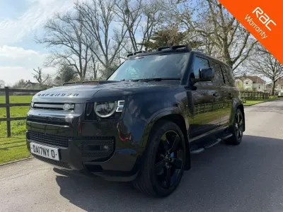 Käytetty Land Rover Defender S 525 HP (386 kW) 2023 Musta Katumaasturi