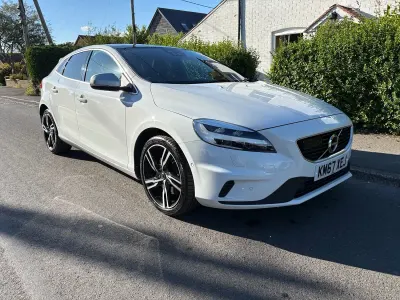 Used Volvo V40 R-Design Pro 150 HP (110 kW) 2017 White Hatchback