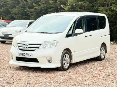 Usado Nissan Serena 2013 Blanco Monovolumen