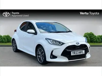 Used Toyota Yaris 113 HP (83 kW) 2023 White Hatchback