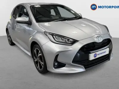 Używany Toyota Yaris Hybrid Design 2024 Srebrny Hatchback