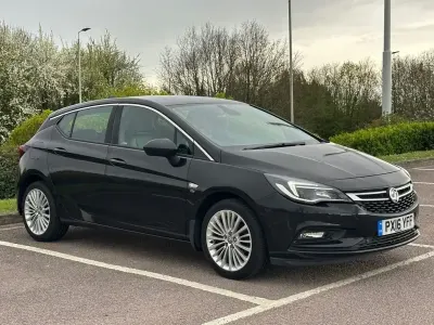 Second-hand Vauxhall Astra Elite 150 CP (110 kW) 2016 Negru Hatchback
