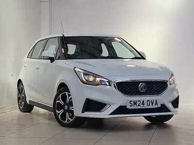 Begagnad MG MG3 Exclusive 106 HK (77 kW) 2024 Vit Halvkombi