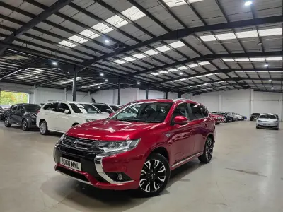 Used Mitsubishi Outlander P-HEV 200 HP (147 kW) 2016 Red Estate