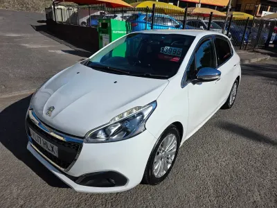 Used Peugeot 208 Allure 2017 White Hatchback